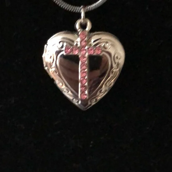 - Locket heart and cross necklace NWOT - Picture 5 of 5